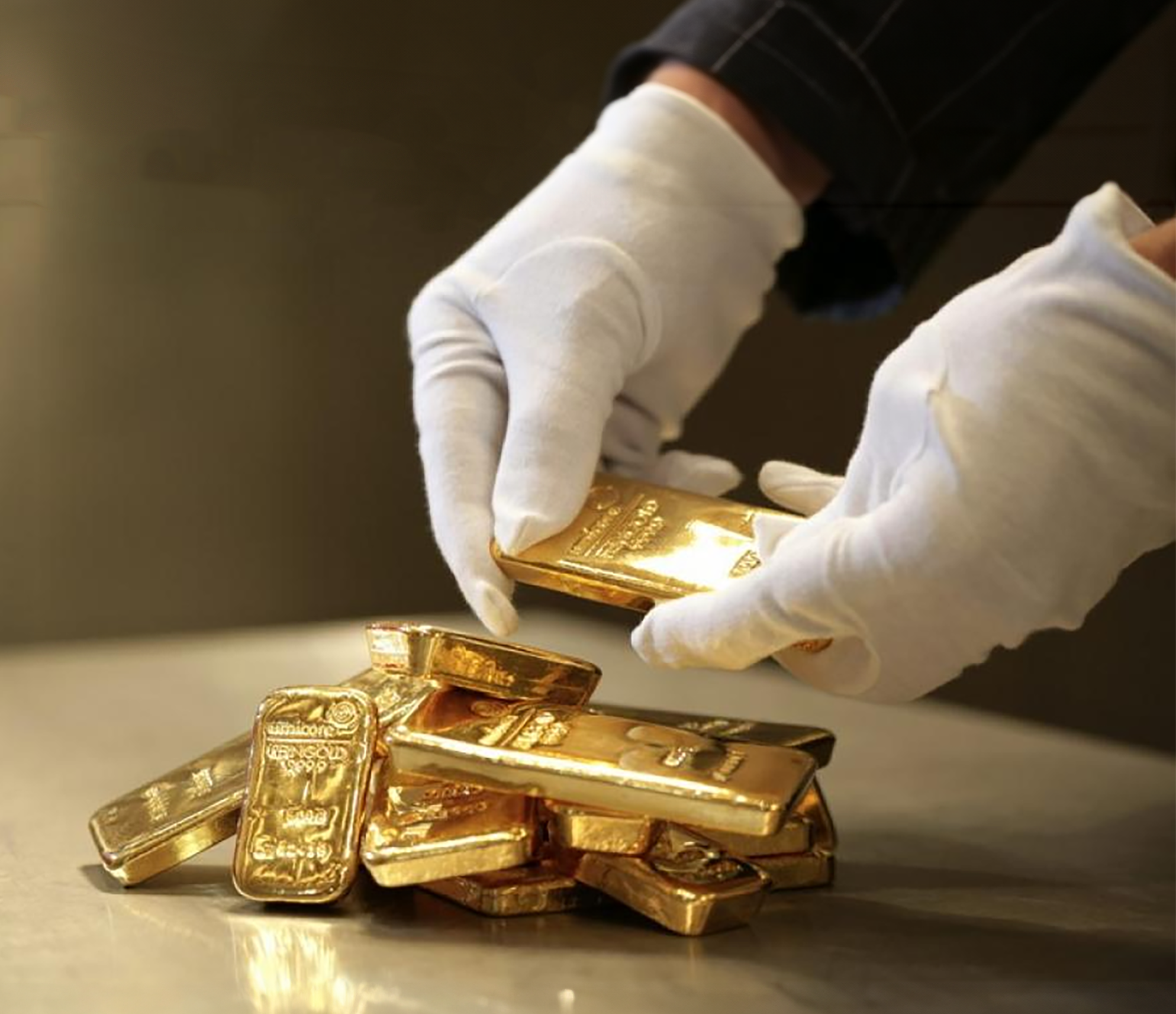 Продажа золота в банках. Слиток золота. Слиток золотой. Инвестиционные золотые слитки. Золото слитки банки.